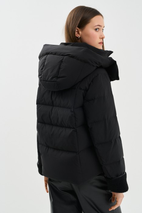 зимняя куртка с капюшоном по цене 4480 руб вид справа