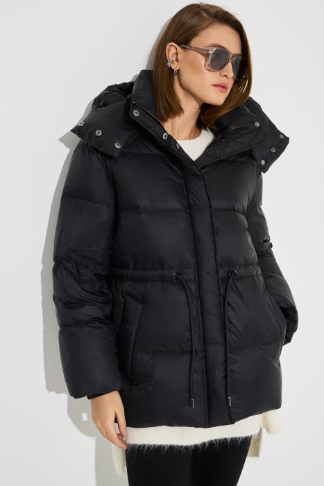 зимняя куртка с капюшоном от бренда снежная королева вид слева