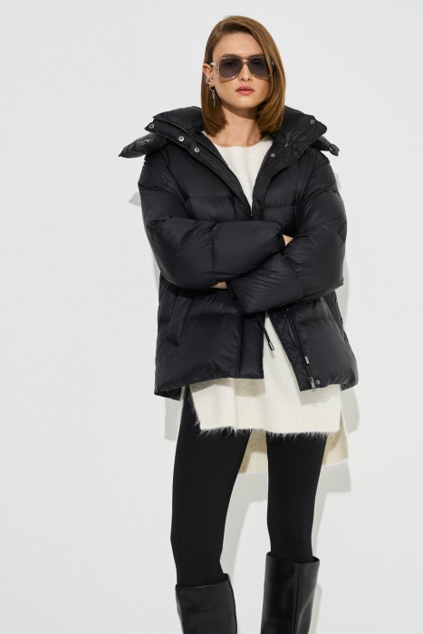 зимняя куртка с капюшоном из россии вид сбоку