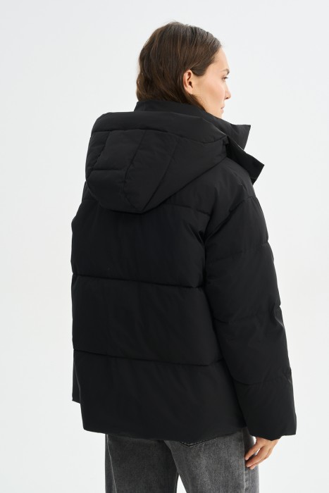 зимняя куртка с капюшоном по цене 8310 руб вид справа