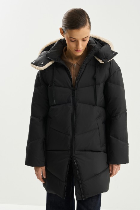 зимняя куртка с капюшоном от бренда снежная королева вид слева