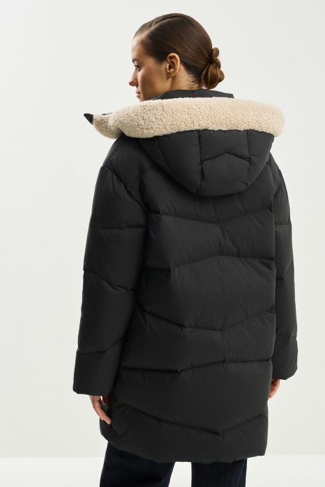 зимняя куртка с капюшоном по цене 5490 руб вид справа