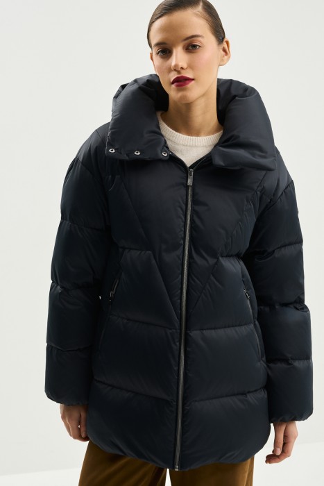 зимняя куртка с капюшоном от бренда снежная королева вид слева