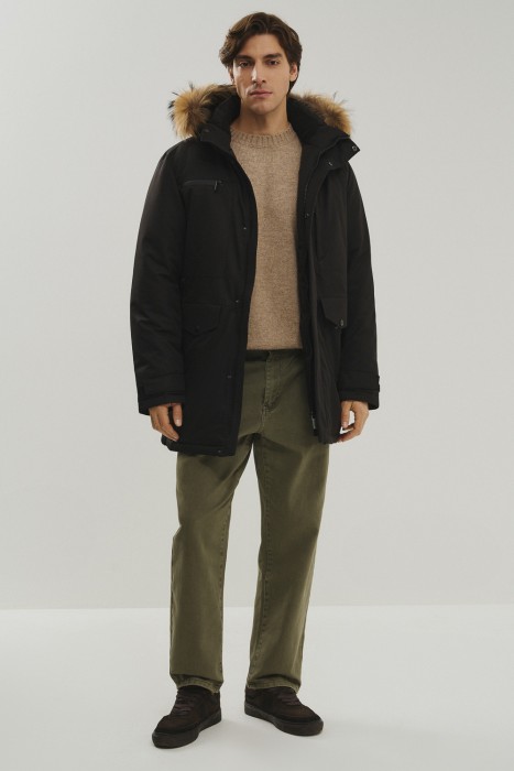 зимняя куртка с капюшоном от бренда снежная королева вид слева