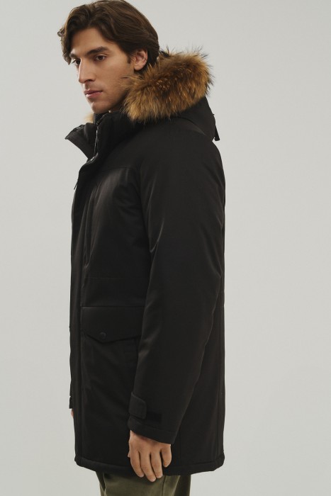 зимняя куртка с капюшоном по цене 9200 руб вид справа