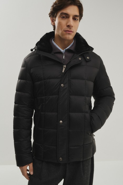 зимняя куртка с капюшоном от бренда снежная королева вид слева