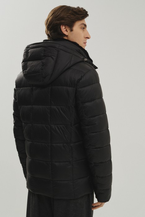 зимняя куртка с капюшоном по цене 8560 руб вид справа