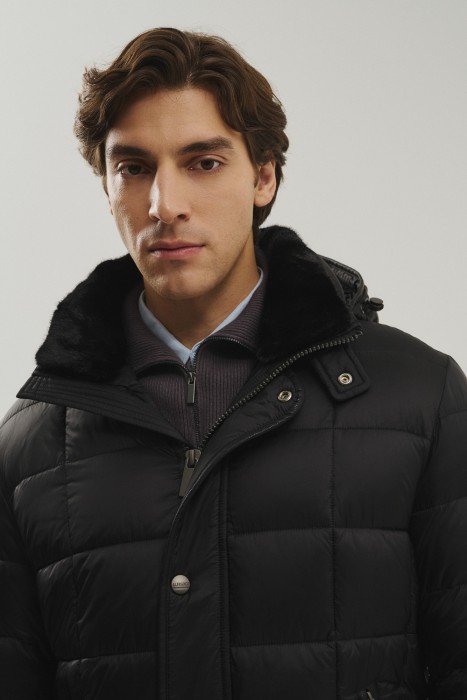 зимняя куртка с капюшоном из россии вид сбоку