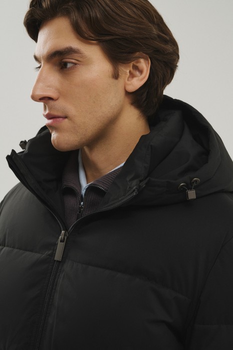 зимняя куртка с капюшоном по цене 4560 руб вид справа