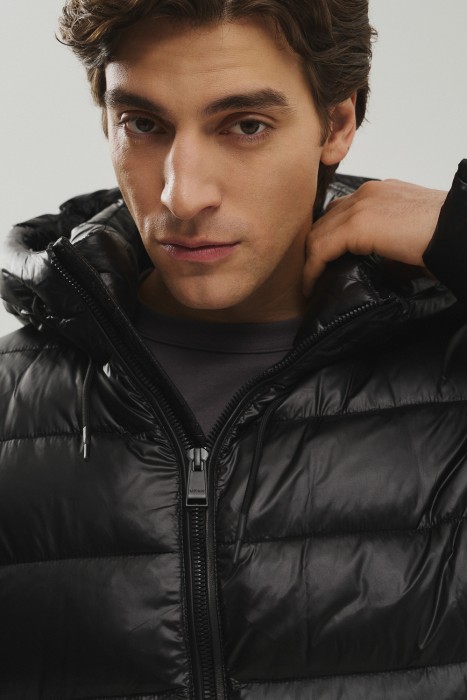 зимняя куртка с капюшоном из россии вид сбоку