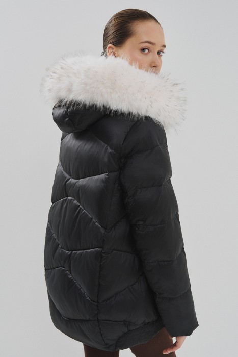 зимняя куртка с капюшоном по цене 11240 руб вид справа