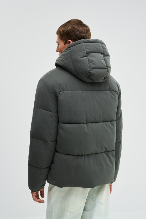 зимняя куртка с капюшоном по цене 5530 руб вид справа