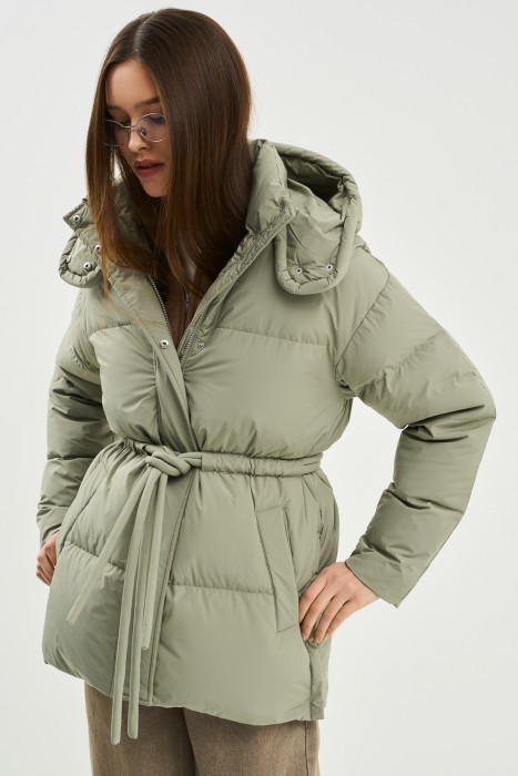 зимняя куртка с капюшоном от бренда снежная королева вид слева