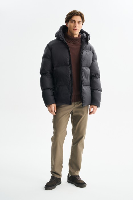 зимняя куртка с капюшоном из россии вид сбоку