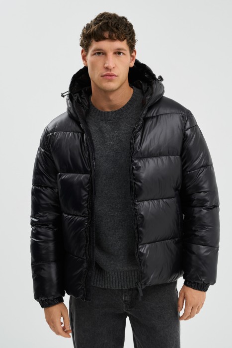 зимняя куртка с капюшоном от бренда снежная королева вид слева