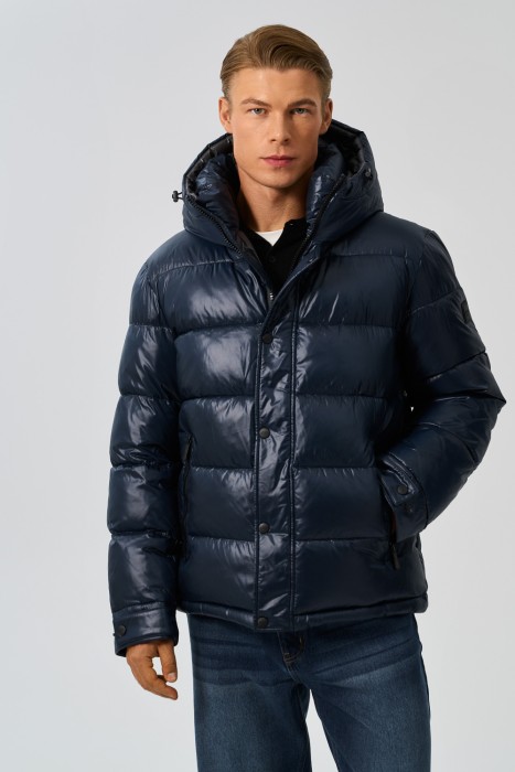 зимняя куртка с капюшоном от бренда снежная королева вид слева