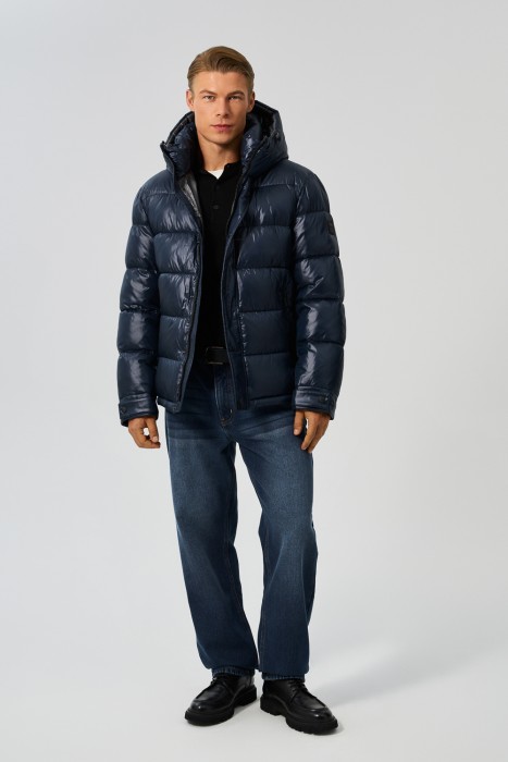 зимняя куртка с капюшоном из россии вид сбоку