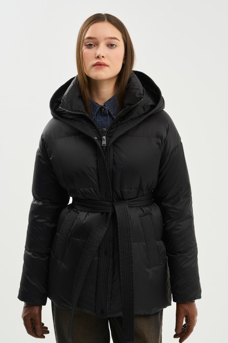 зимняя куртка с капюшоном от бренда снежная королева вид слева