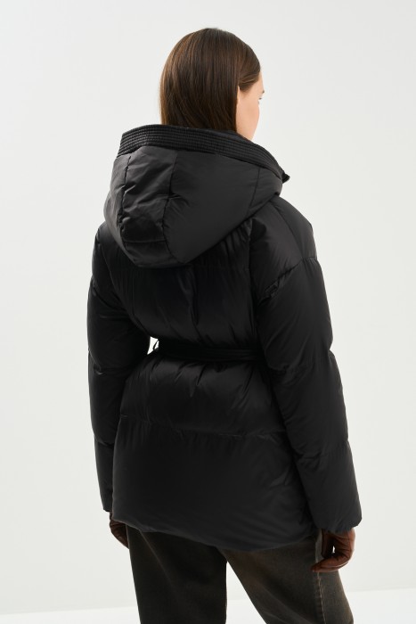 зимняя куртка с капюшоном по цене 10920 руб вид справа