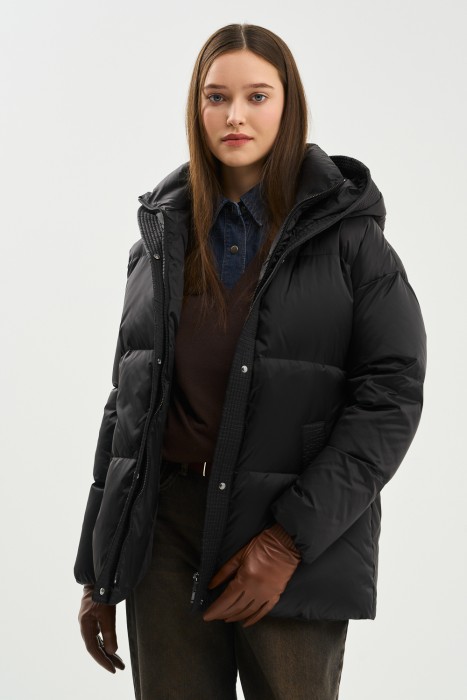 зимняя куртка с капюшоном из россии вид сбоку
