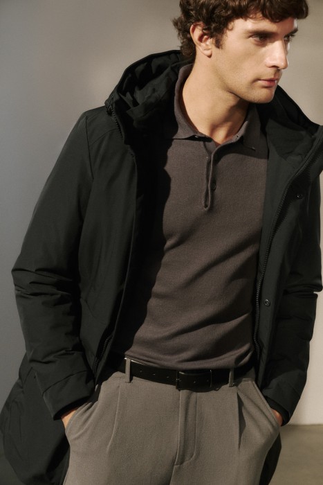 зимняя куртка с капюшоном от бренда снежная королева вид слева