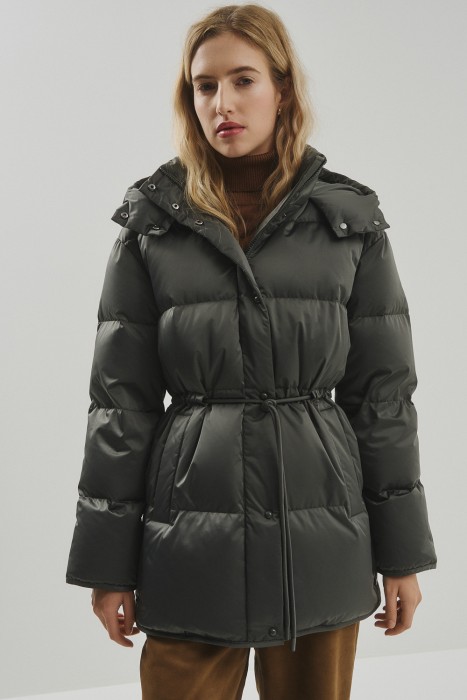 зимняя куртка с капюшоном из россии вид сбоку