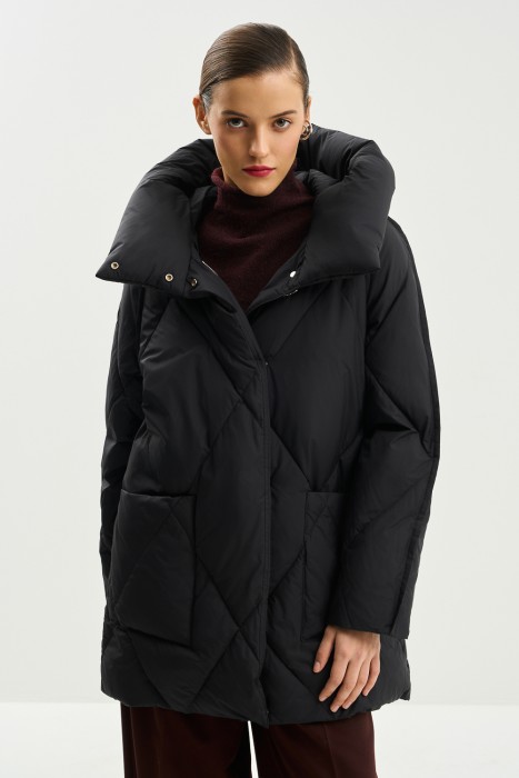 зимняя куртка с капюшоном от бренда снежная королева вид слева