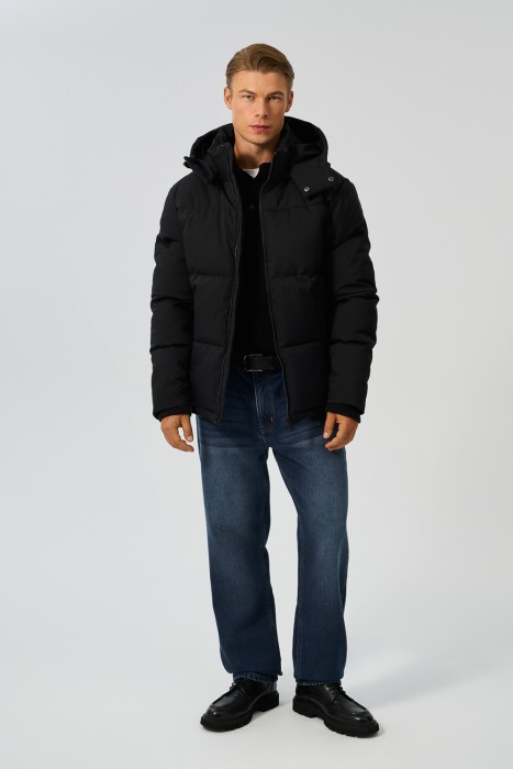 зимняя куртка с капюшоном из россии вид сбоку