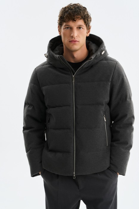 зимняя куртка с капюшоном от бренда снежная королева вид слева