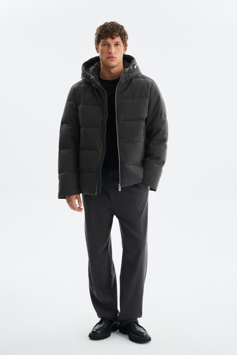 зимняя куртка с капюшоном из россии вид сбоку