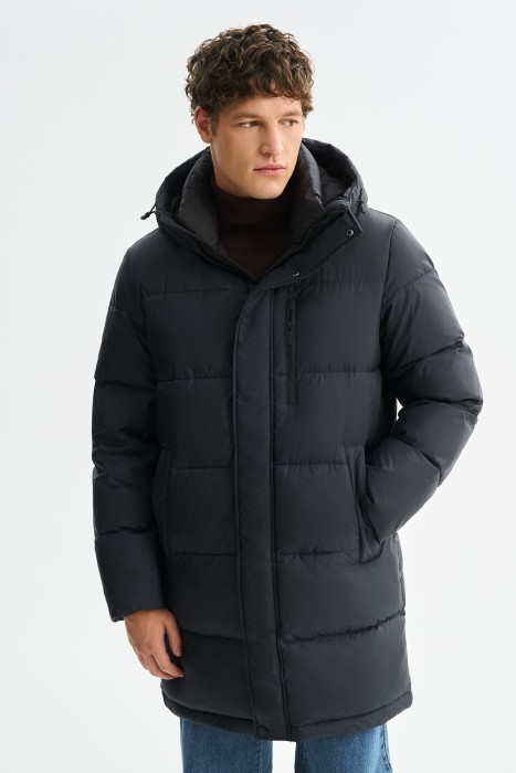 зимняя куртка с капюшоном от бренда снежная королева вид слева