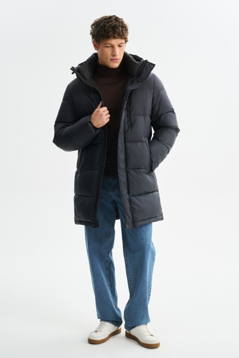 зимняя куртка с капюшоном из россии вид сбоку