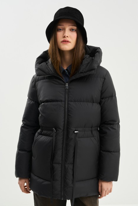 зимняя куртка с капюшоном от бренда снежная королева вид слева