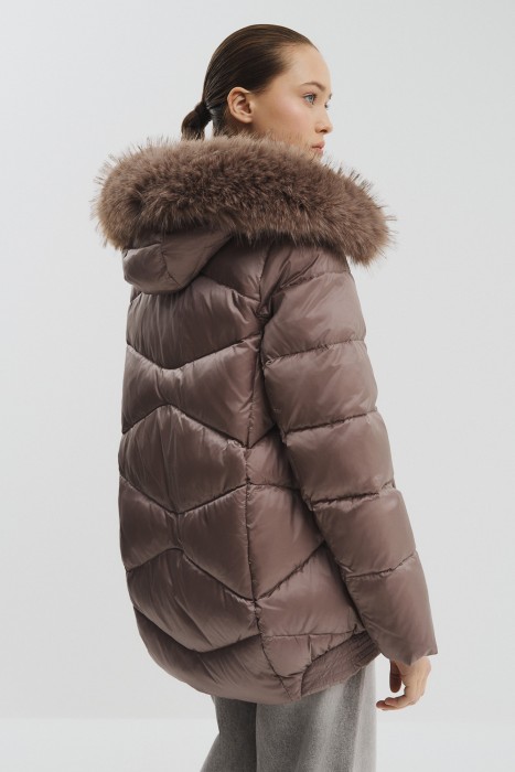 зимняя куртка с капюшоном по цене 12230 руб вид справа