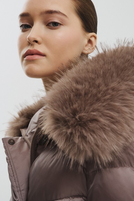 зимняя куртка с капюшоном из россии вид сбоку