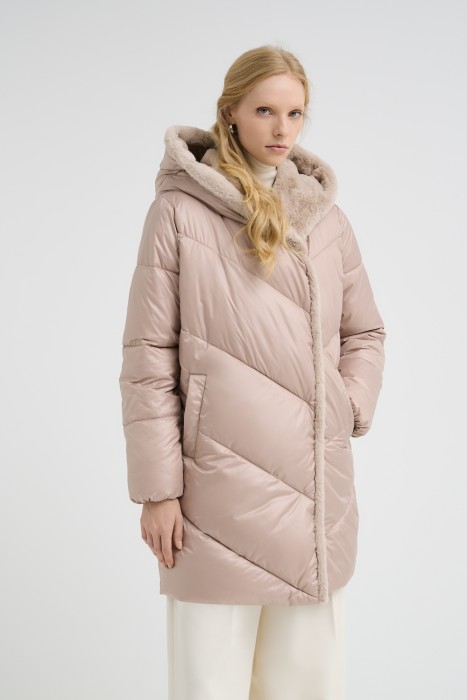 зимняя куртка с капюшоном от бренда снежная королева вид слева