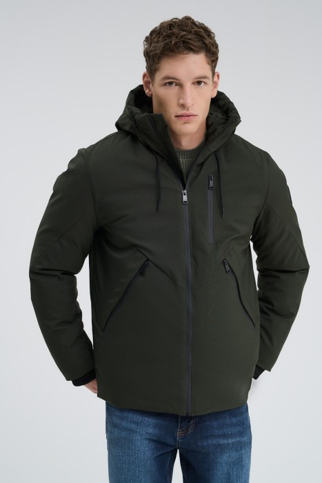 зимняя куртка с капюшоном от бренда снежная королева вид слева