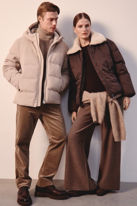 зимняя куртка с капюшоном по цене 9200 руб вид справа