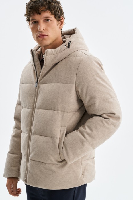 зимняя куртка с капюшоном из россии вид сбоку