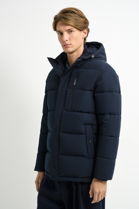 зимняя куртка с капюшоном от бренда снежная королева вид слева