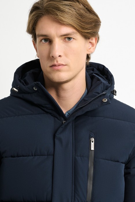 зимняя куртка с капюшоном из россии вид сбоку