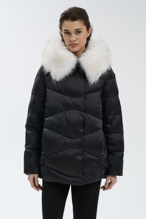 зимняя куртка с капюшоном от бренда снежная королева вид слева