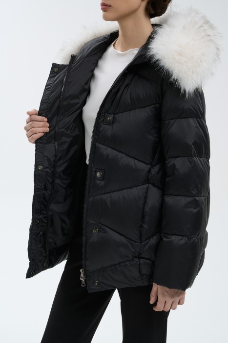 зимняя куртка с капюшоном из россии вид сбоку