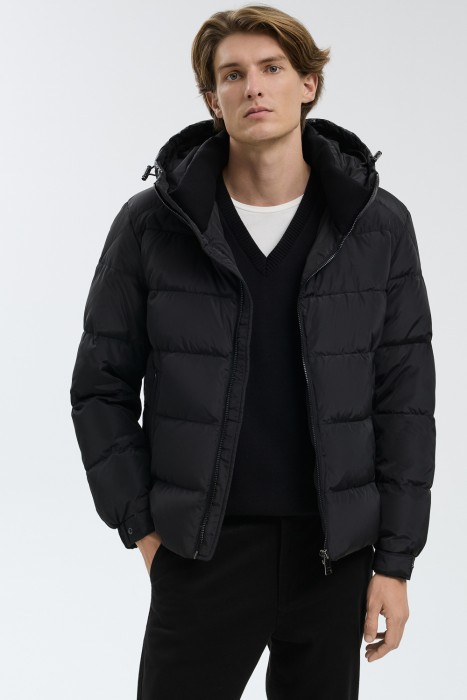 зимняя куртка с капюшоном от бренда снежная королева вид слева