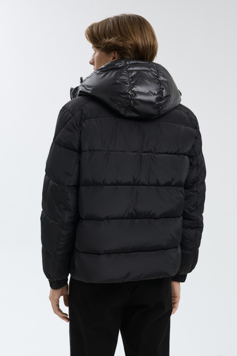 зимняя куртка с капюшоном из россии вид сбоку