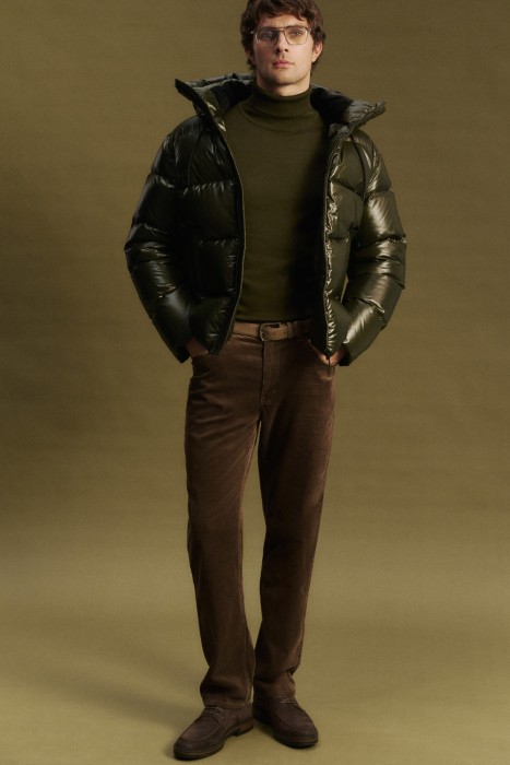 зимняя куртка с капюшоном от бренда снежная королева вид слева