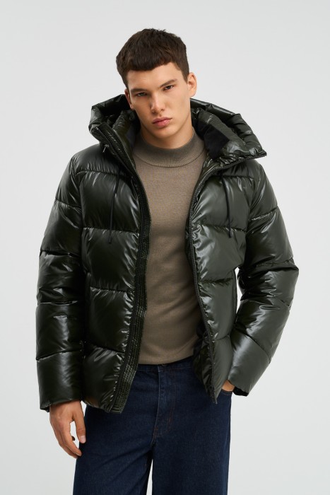 зимняя куртка с капюшоном из россии вид сбоку