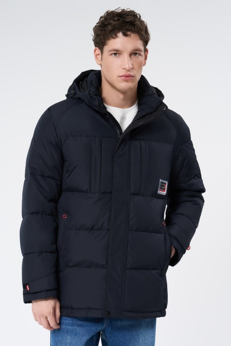 зимняя куртка с капюшоном от бренда снежная королева вид слева