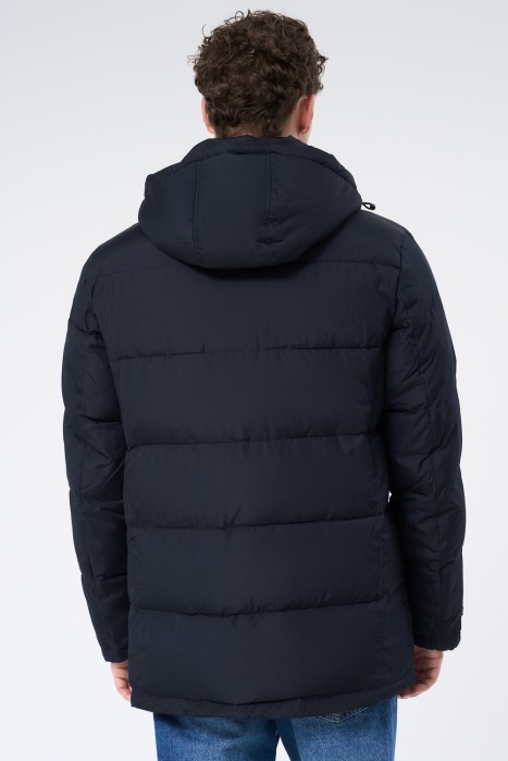 зимняя куртка с капюшоном по цене 3740 руб вид справа