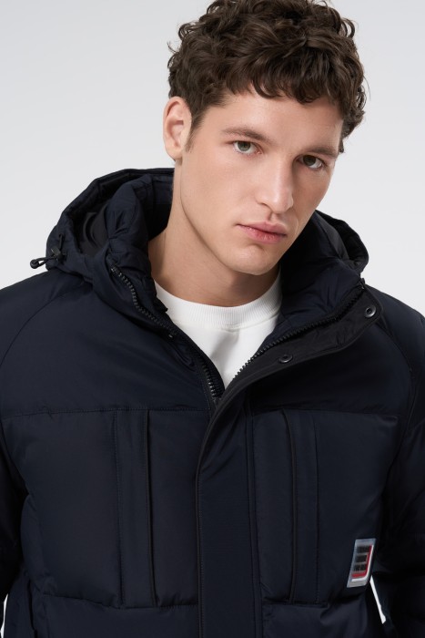 зимняя куртка с капюшоном из россии вид сбоку